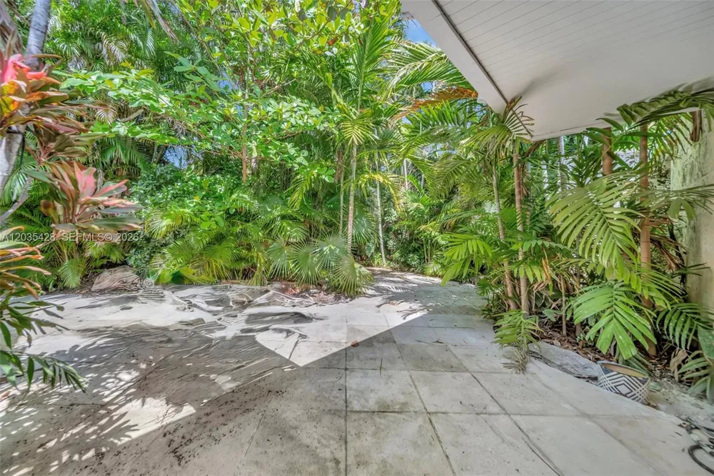 111 S Hibiscus Dr Miami Beach, FL 33139