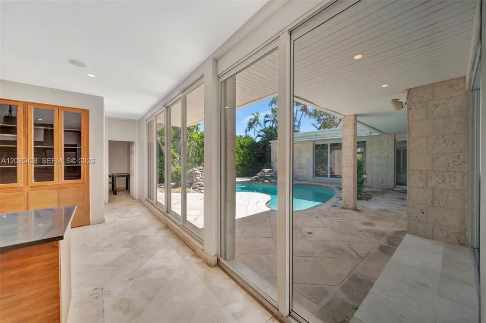 111 S Hibiscus Dr Miami Beach, FL 33139