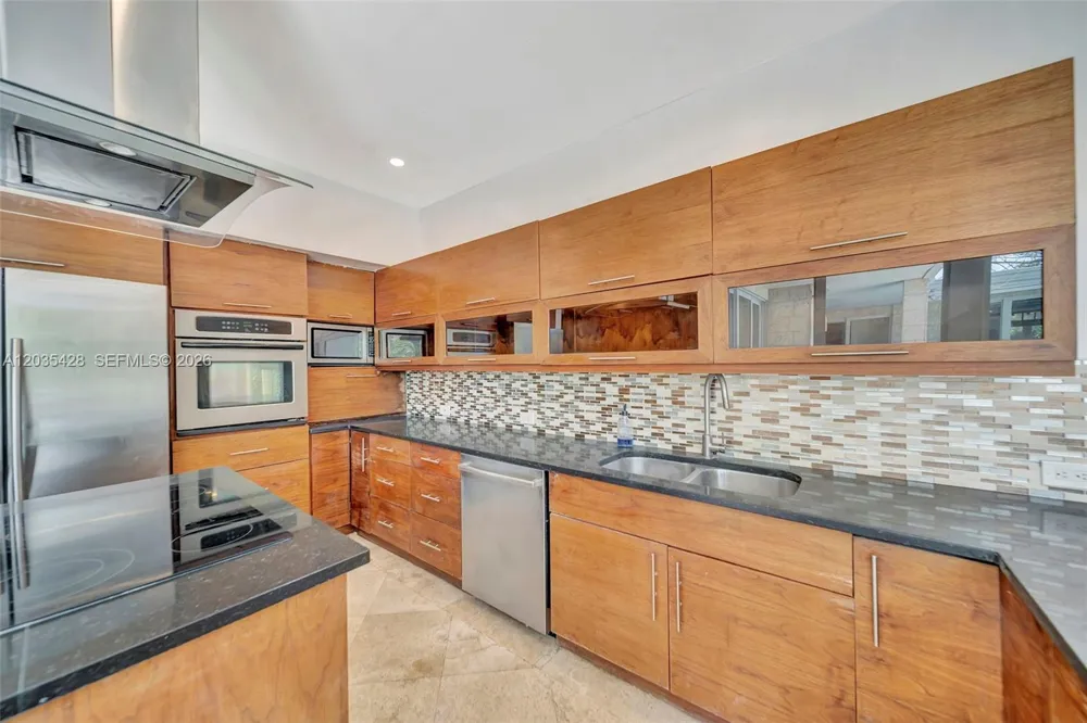 111 S Hibiscus Dr Miami Beach, FL 33139