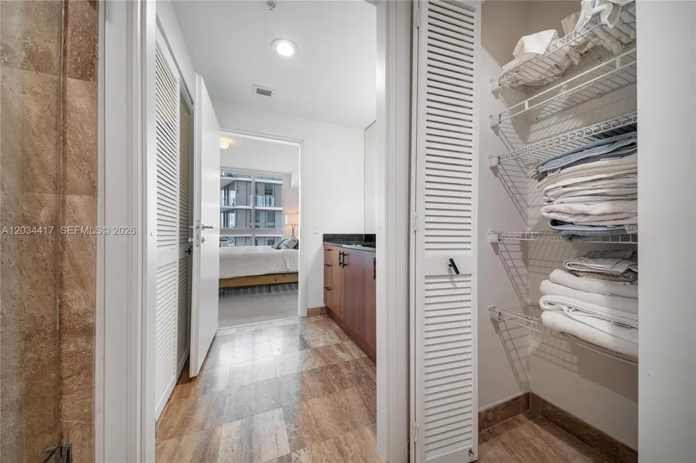 300 S Biscayne Blvd #T-3406 Miami, FL 33131