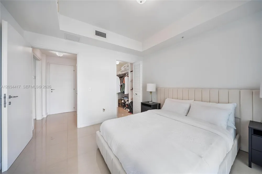 300 S Biscayne Blvd #T-3406 Miami, FL 33131