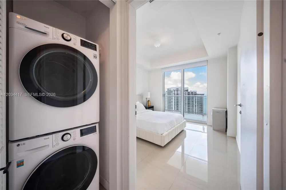 300 S Biscayne Blvd #T-3406 Miami, FL 33131