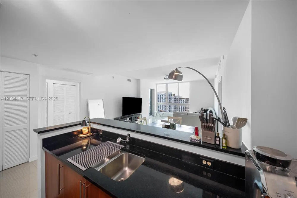 300 S Biscayne Blvd #T-3406 Miami, FL 33131