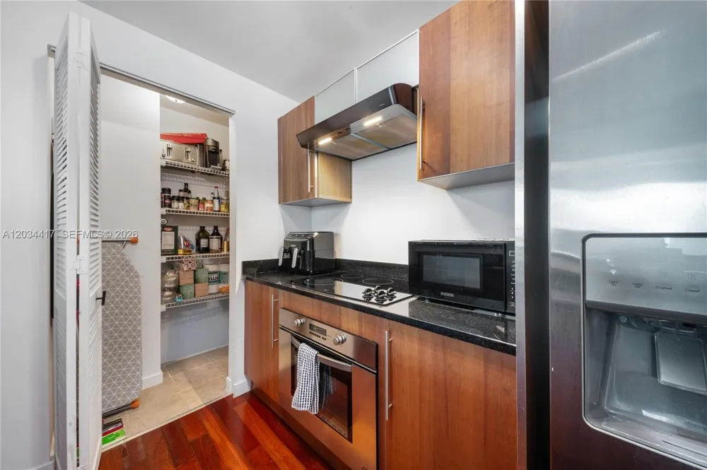 300 S Biscayne Blvd #T-3406 Miami, FL 33131