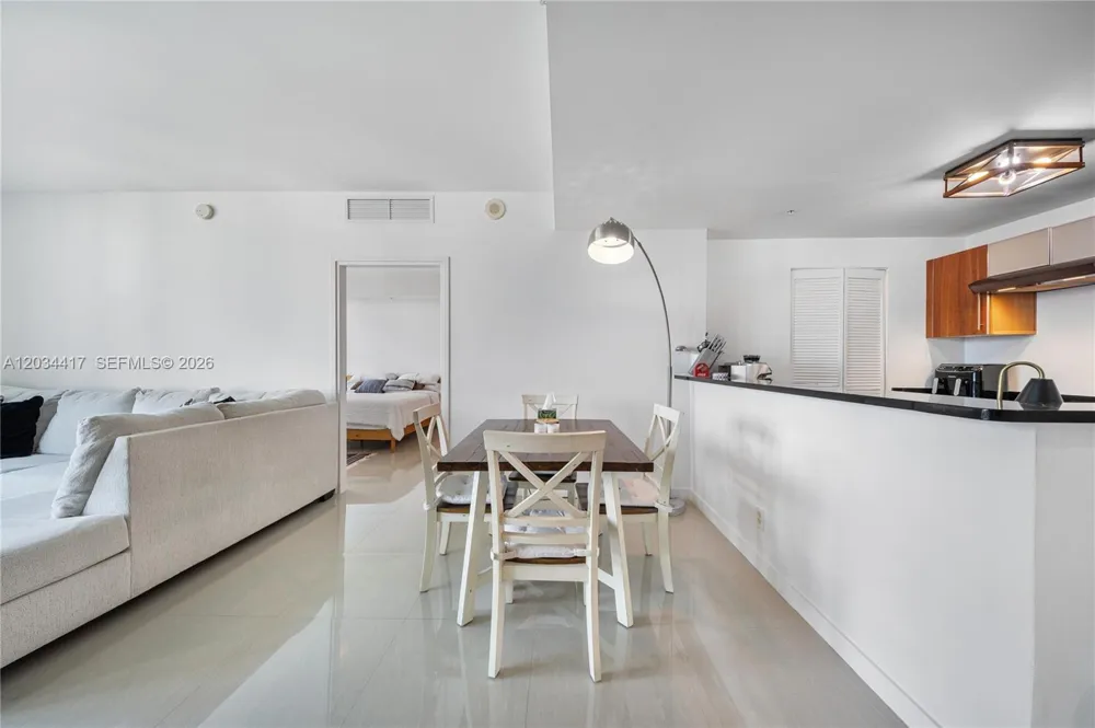 300 S Biscayne Blvd #T-3406 Miami, FL 33131