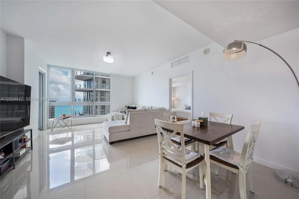 300 S Biscayne Blvd #T-3406 Miami, FL 33131