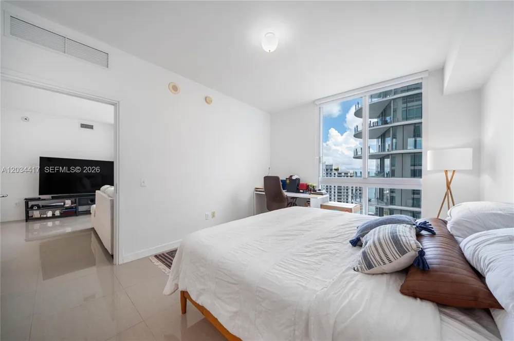 300 S Biscayne Blvd #T-3406 Miami, FL 33131