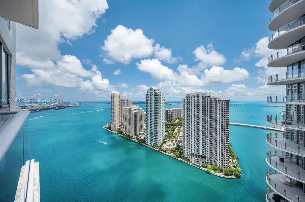 300 S Biscayne Blvd #T-3406 Miami, FL 33131
