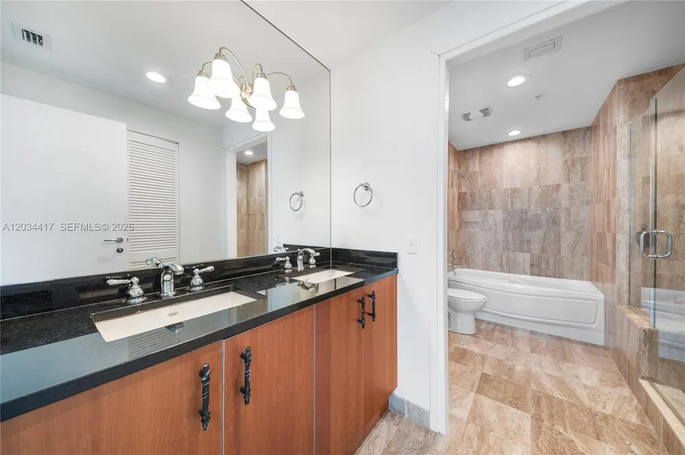 300 S Biscayne Blvd #T-3406 Miami, FL 33131