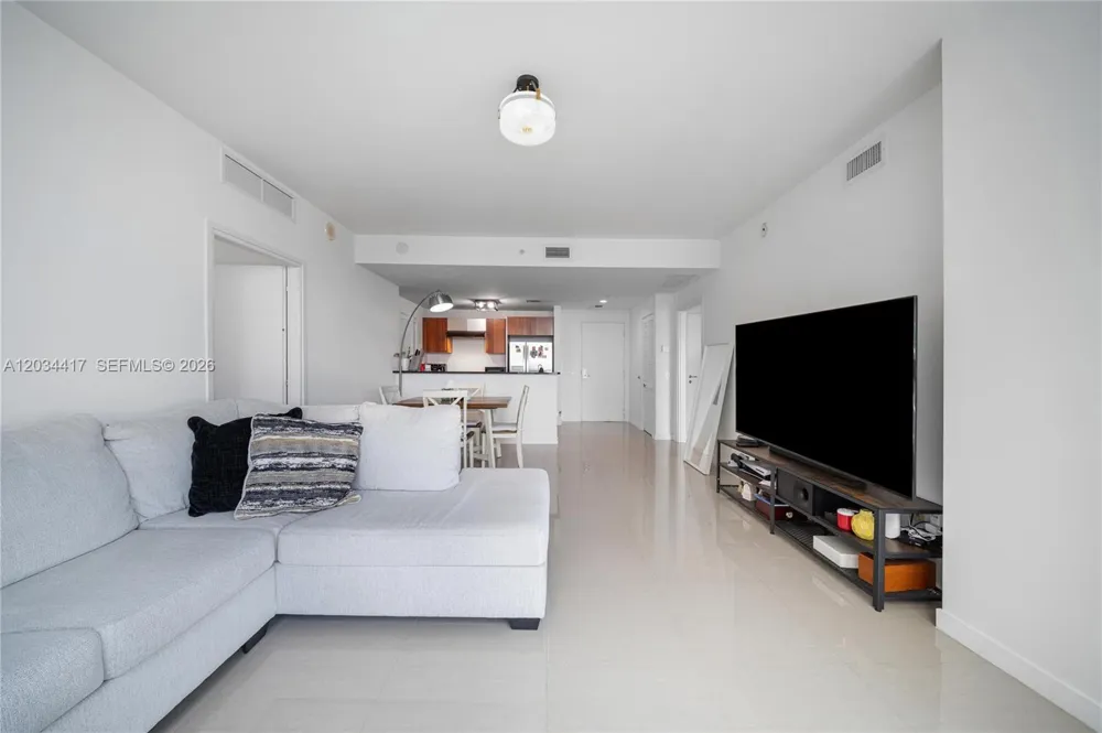 300 S Biscayne Blvd #T-3406 Miami, FL 33131