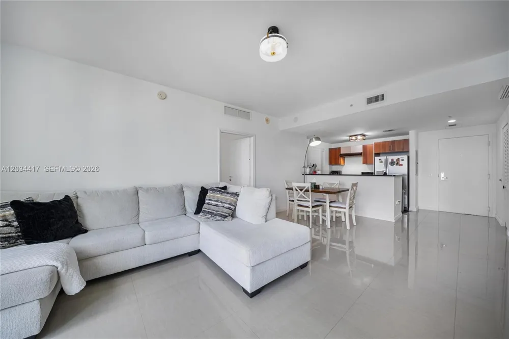 300 S Biscayne Blvd #T-3406 Miami, FL 33131