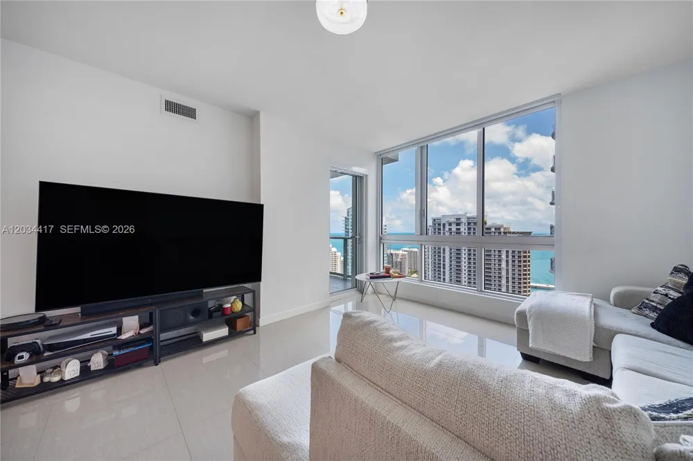300 S Biscayne Blvd #T-3406 Miami, FL 33131