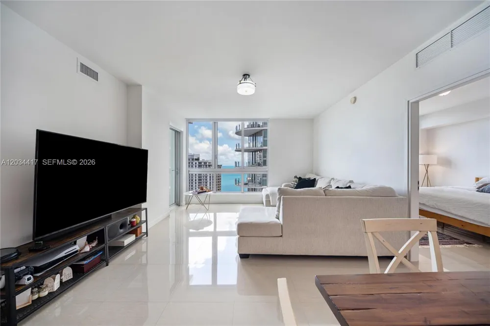 300 S Biscayne Blvd #T-3406 Miami, FL 33131