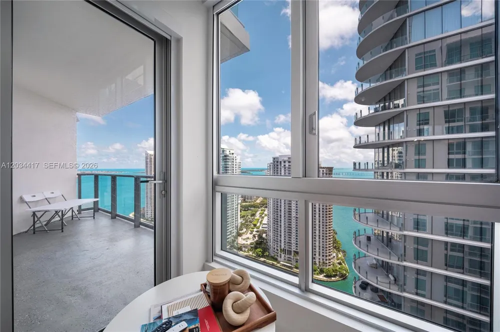 300 S Biscayne Blvd #T-3406 Miami, FL 33131