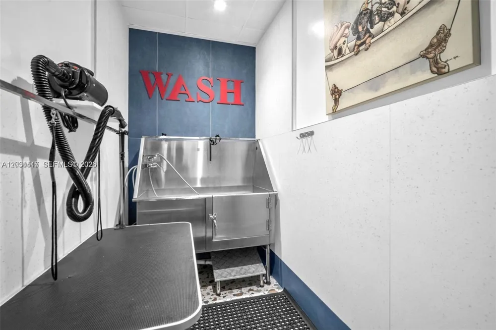 300 S Biscayne Blvd #T-3406 Miami, FL 33131