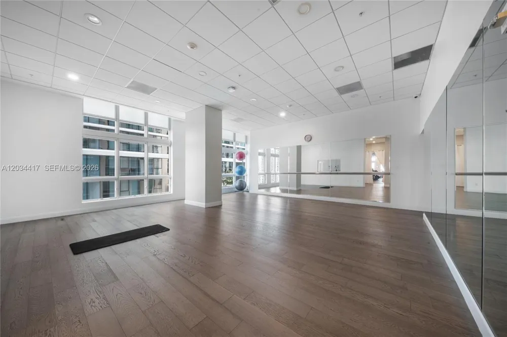 300 S Biscayne Blvd #T-3406 Miami, FL 33131