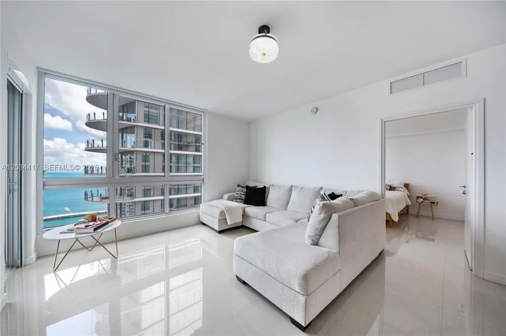 300 S Biscayne Blvd #T-3406 Miami, FL 33131