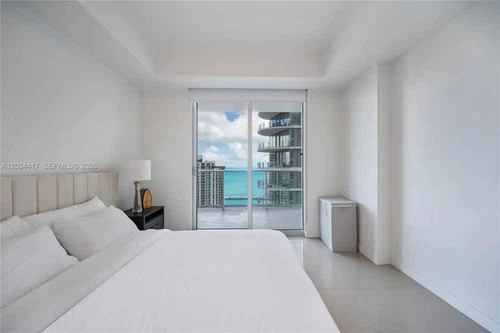 300 S Biscayne Blvd #T-3406 Miami, FL 33131