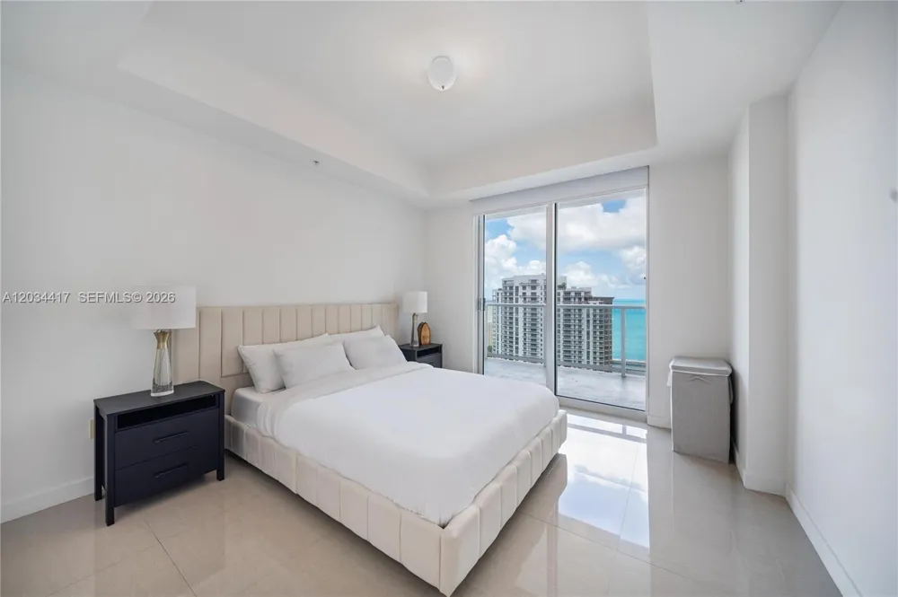 300 S Biscayne Blvd #T-3406 Miami, FL 33131