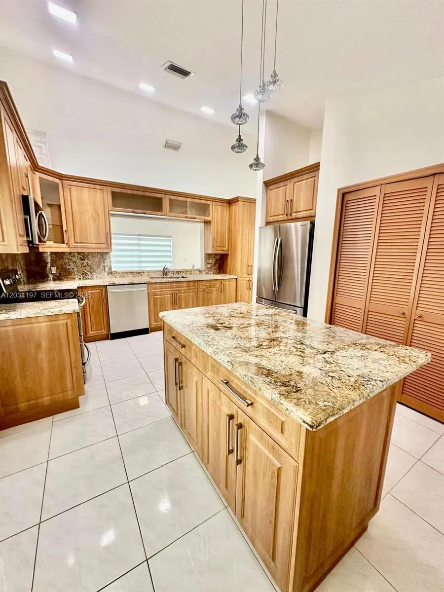 16328 NW 11th St Pembroke Pines, FL 33028