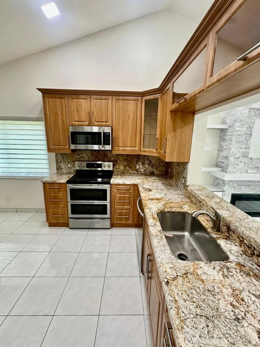 16328 NW 11th St Pembroke Pines, FL 33028