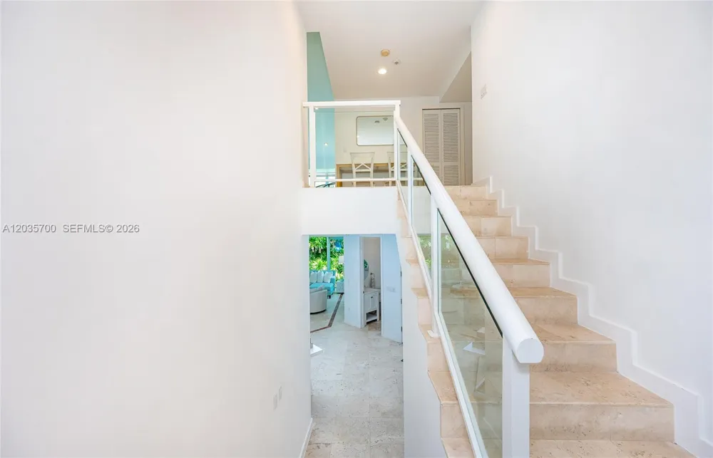 650 Curtiswood Dr Key Biscayne, FL 33149