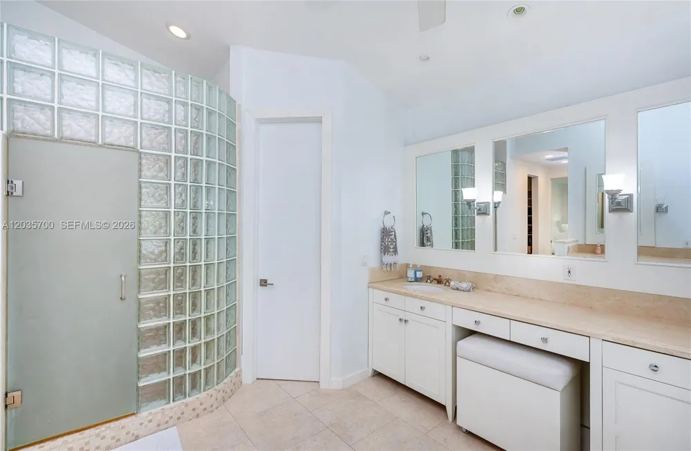 650 Curtiswood Dr Key Biscayne, FL 33149