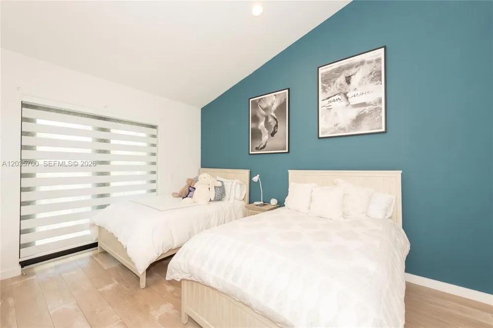 650 Curtiswood Dr Key Biscayne, FL 33149