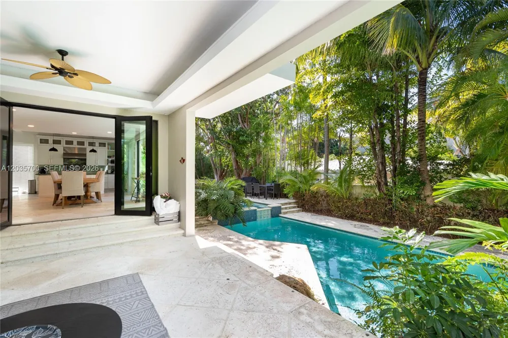 650 Curtiswood Dr Key Biscayne, FL 33149