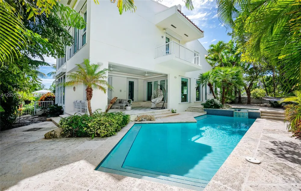 650 Curtiswood Dr Key Biscayne, FL 33149
