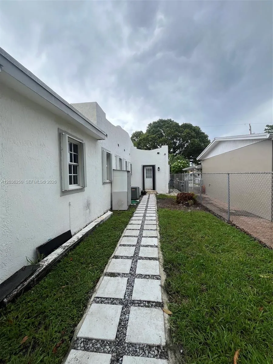 3244 SW 3rd St #L Miami, FL 33135