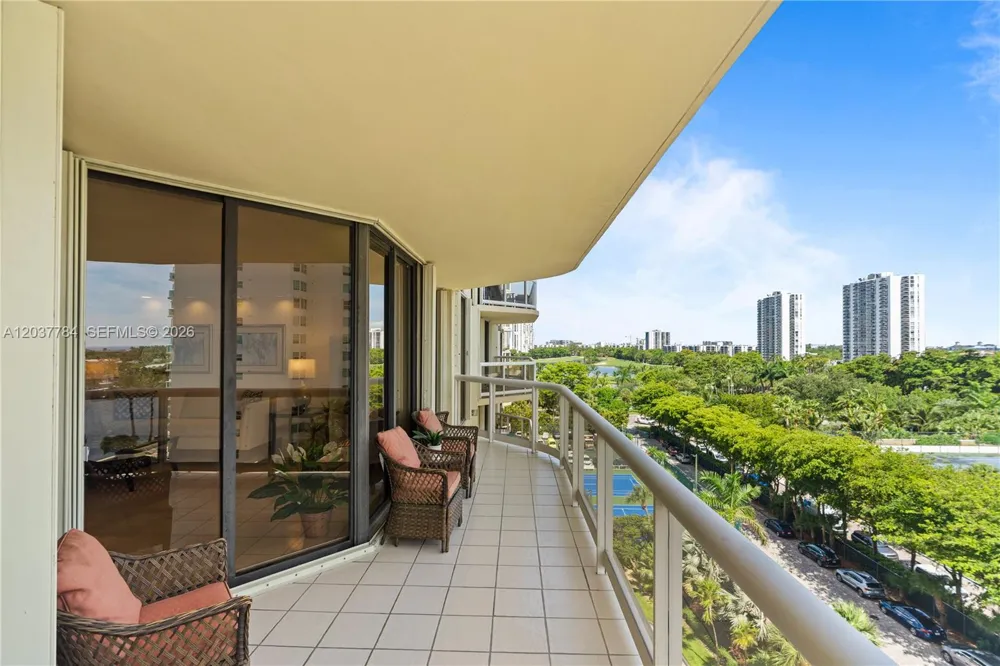 20191 E Country Club Dr #803 Aventura, FL 33180