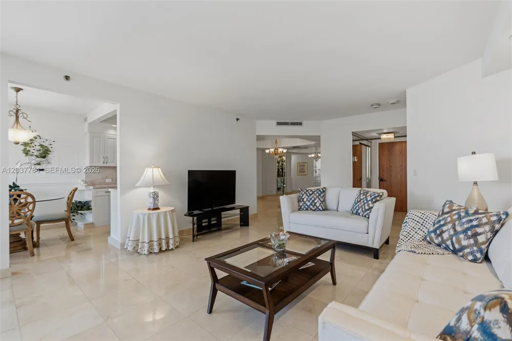 20191 E Country Club Dr #803 Aventura, FL 33180