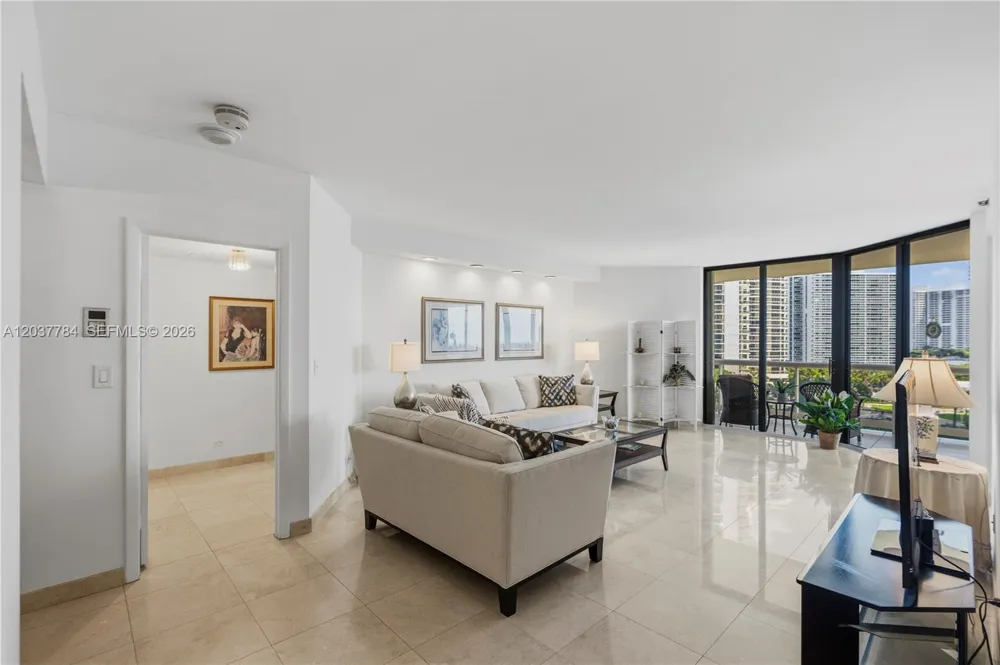 20191 E Country Club Dr #803 Aventura, FL 33180