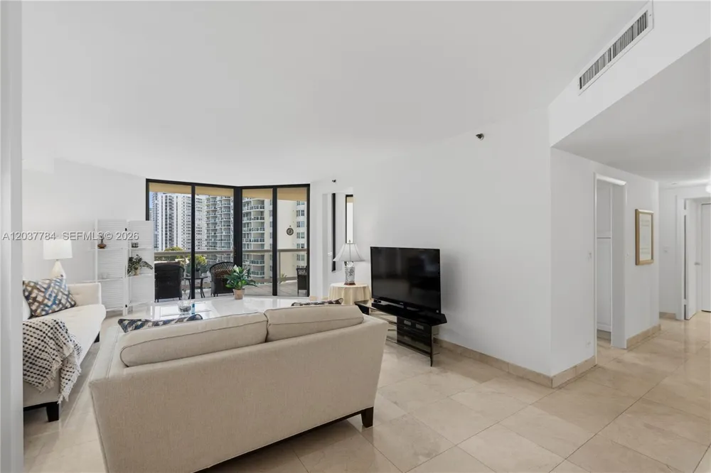 20191 E Country Club Dr #803 Aventura, FL 33180