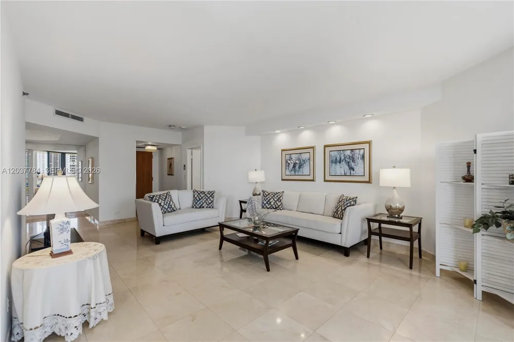 20191 E Country Club Dr #803 Aventura, FL 33180