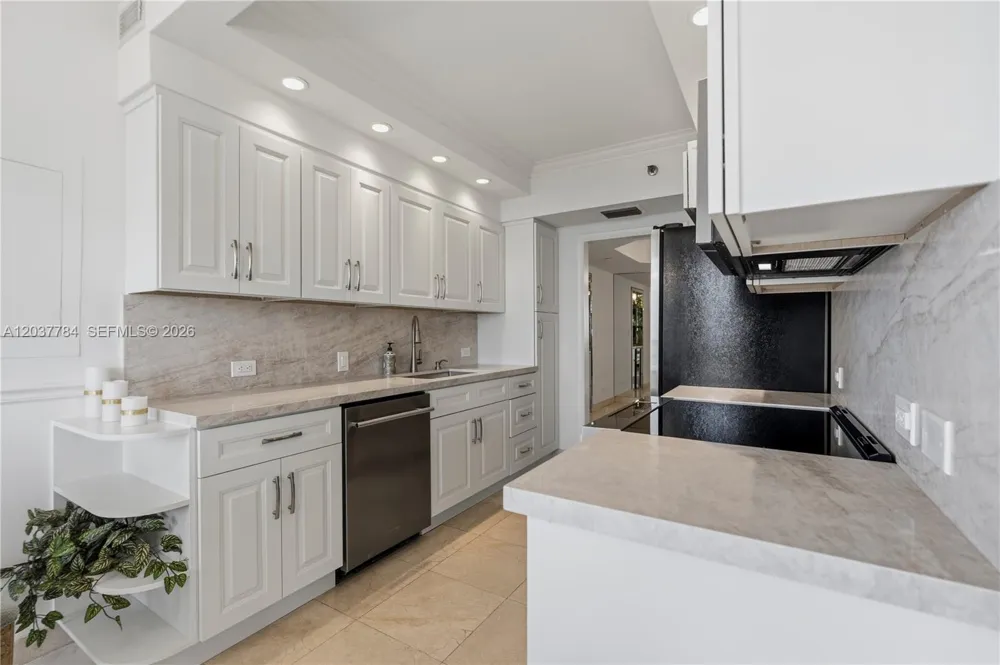 20191 E Country Club Dr #803 Aventura, FL 33180