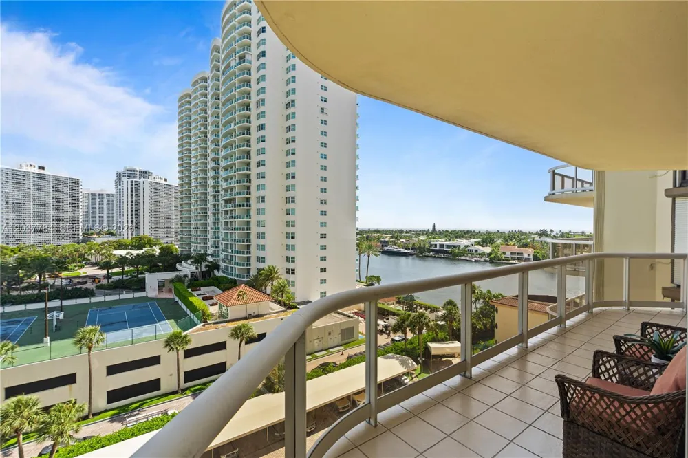 20191 E Country Club Dr #803 Aventura, FL 33180