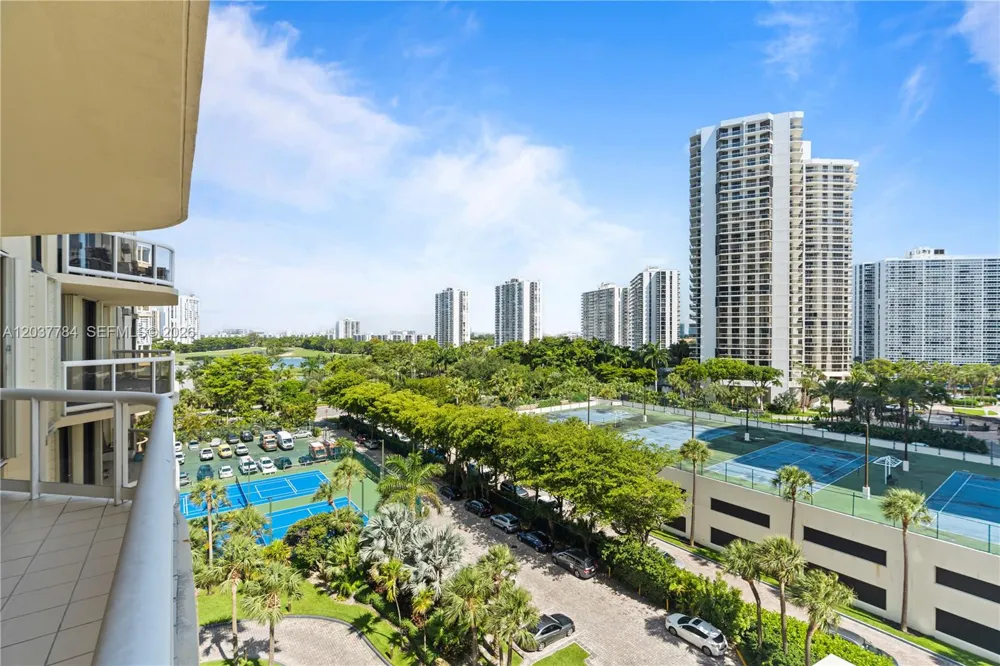 20191 E Country Club Dr #803 Aventura, FL 33180