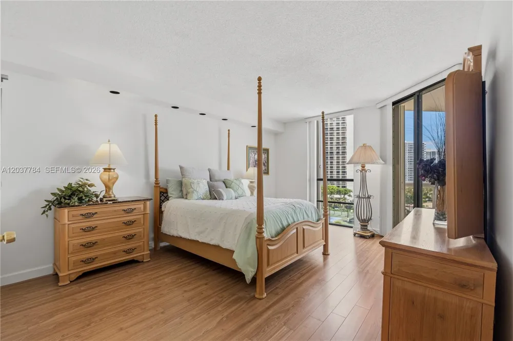 20191 E Country Club Dr #803 Aventura, FL 33180