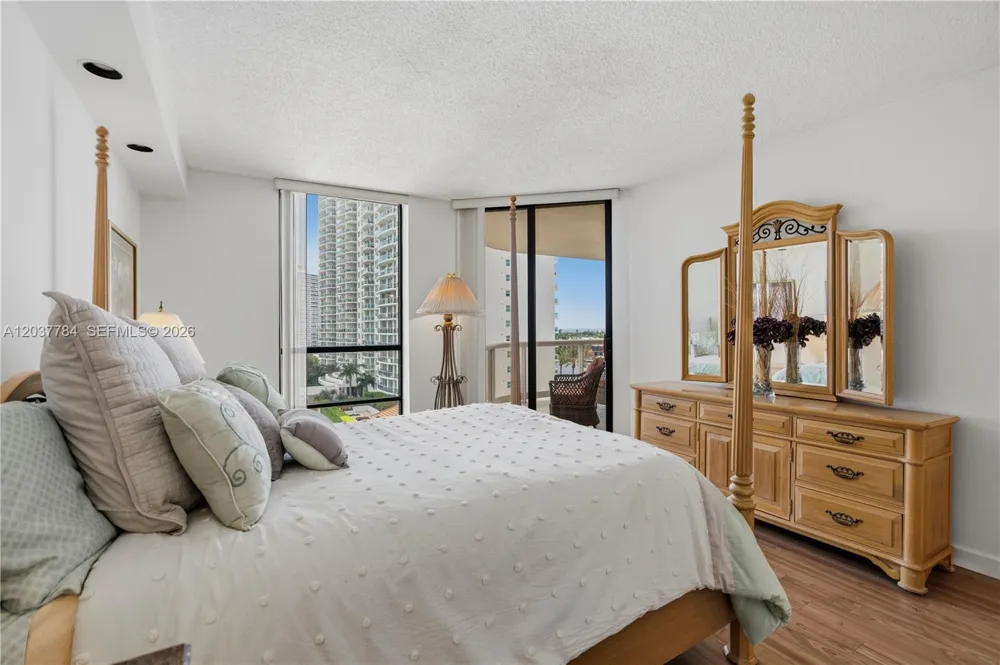 20191 E Country Club Dr #803 Aventura, FL 33180