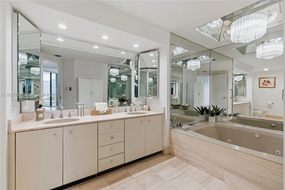 20191 E Country Club Dr #803 Aventura, FL 33180