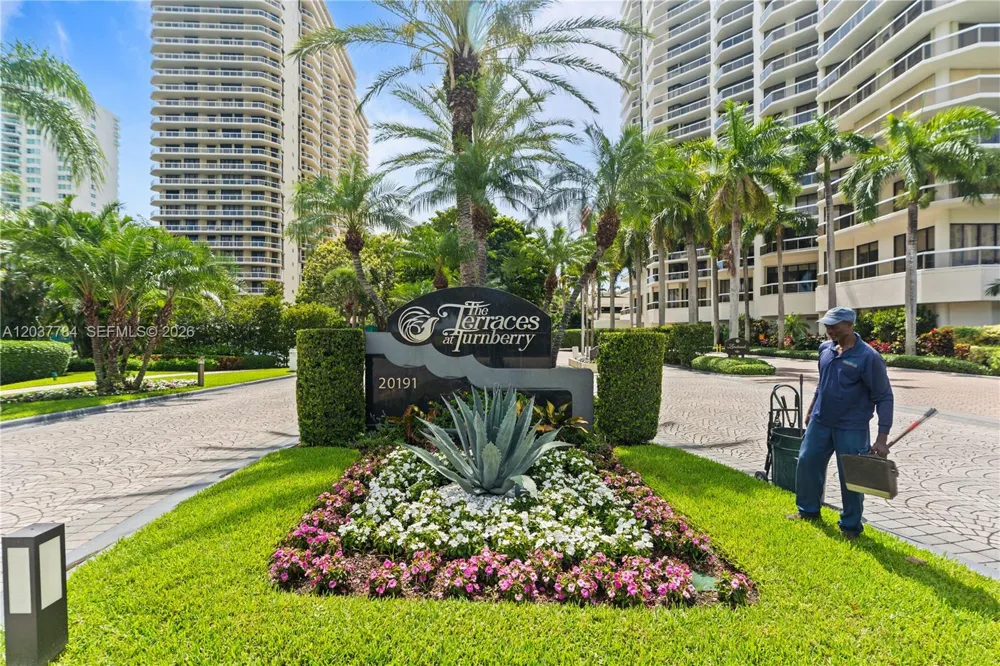 20191 E Country Club Dr #803 Aventura, FL 33180