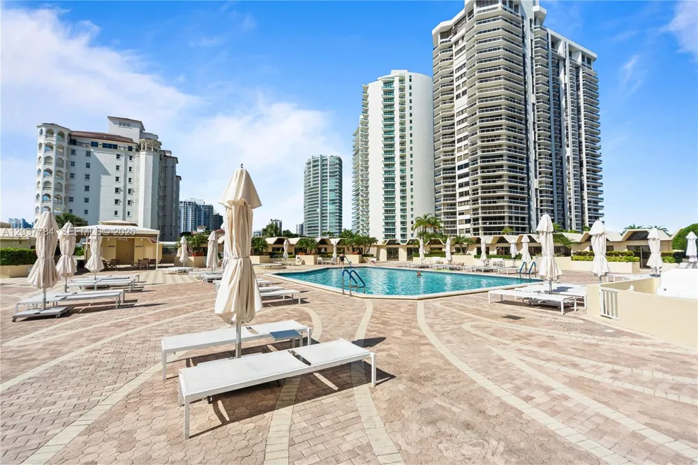20191 E Country Club Dr #803 Aventura, FL 33180