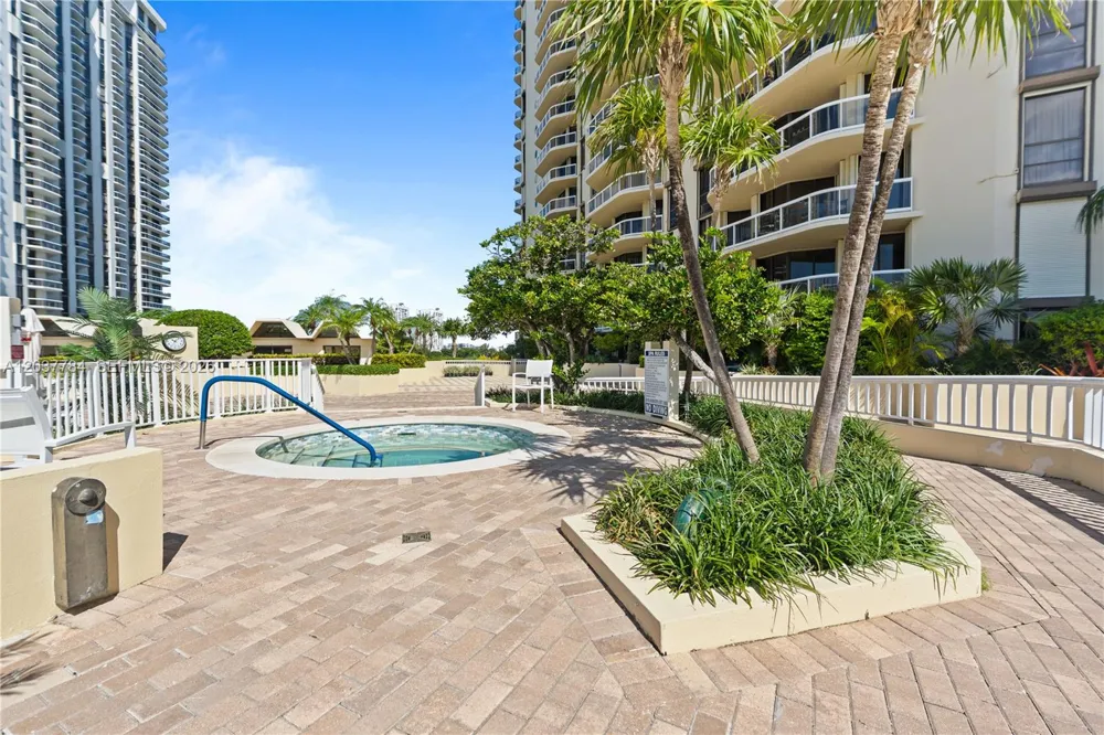 20191 E Country Club Dr #803 Aventura, FL 33180