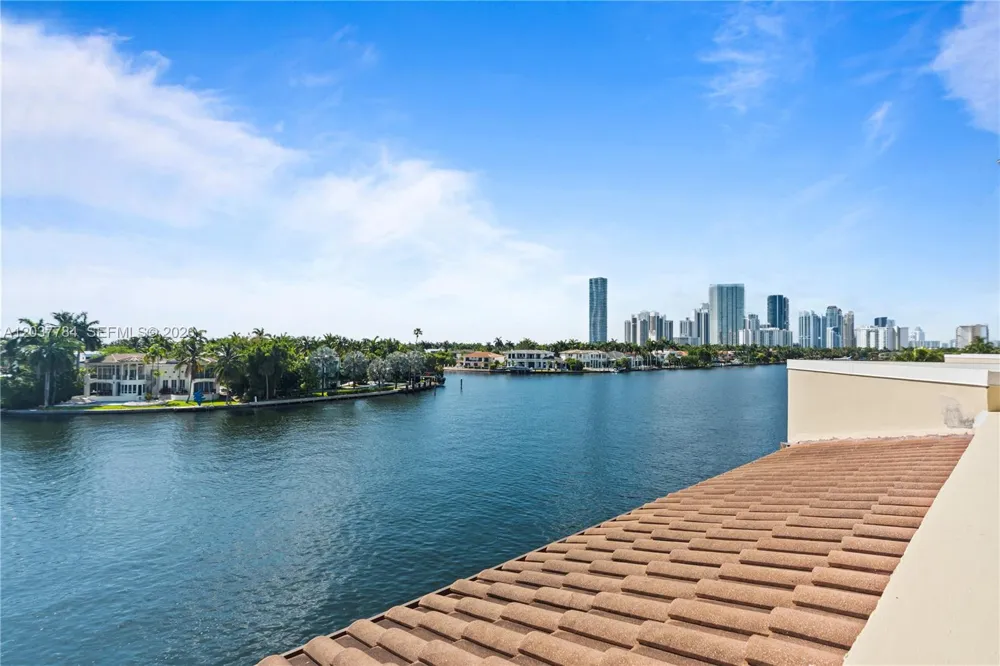 20191 E Country Club Dr #803 Aventura, FL 33180