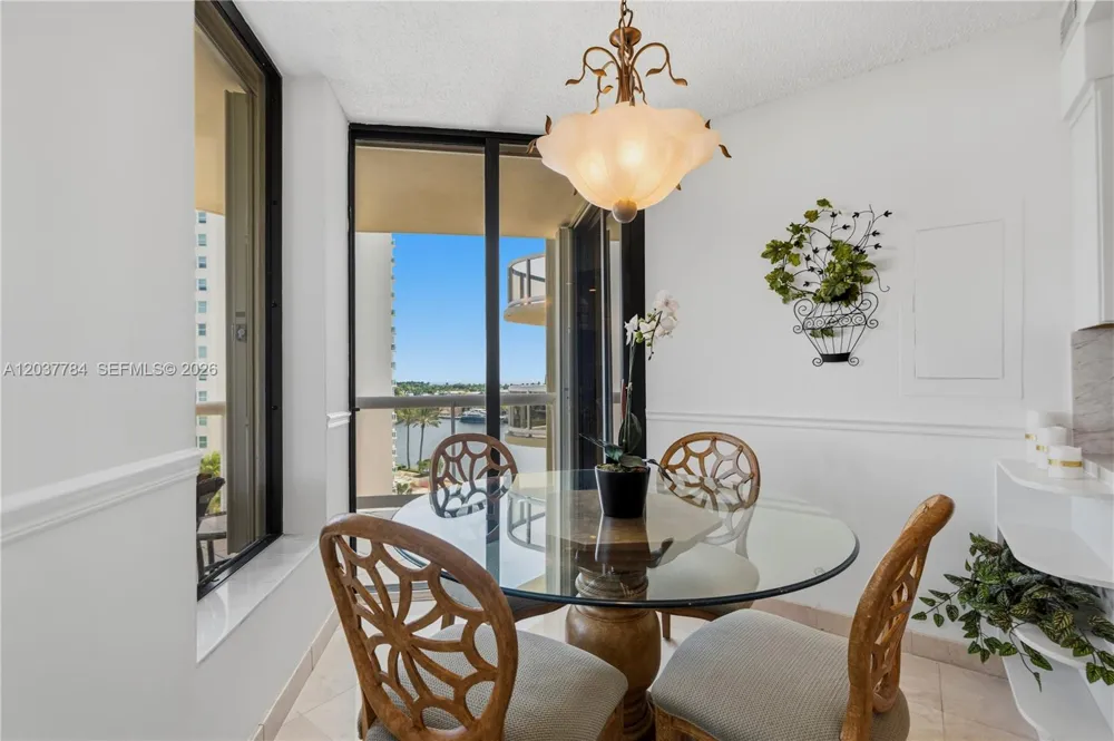 20191 E Country Club Dr #803 Aventura, FL 33180