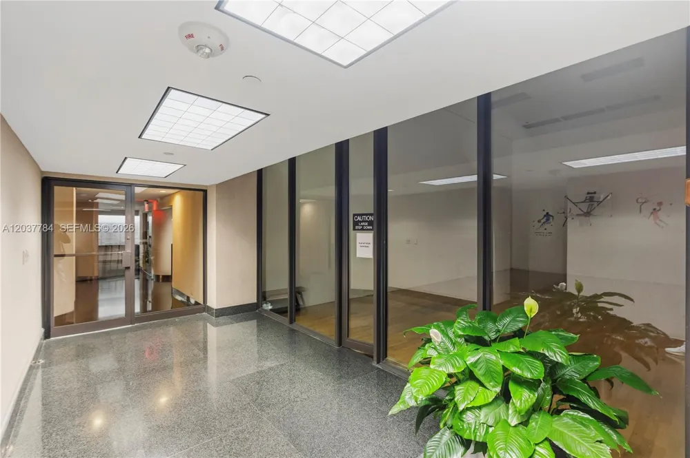 20191 E Country Club Dr #803 Aventura, FL 33180