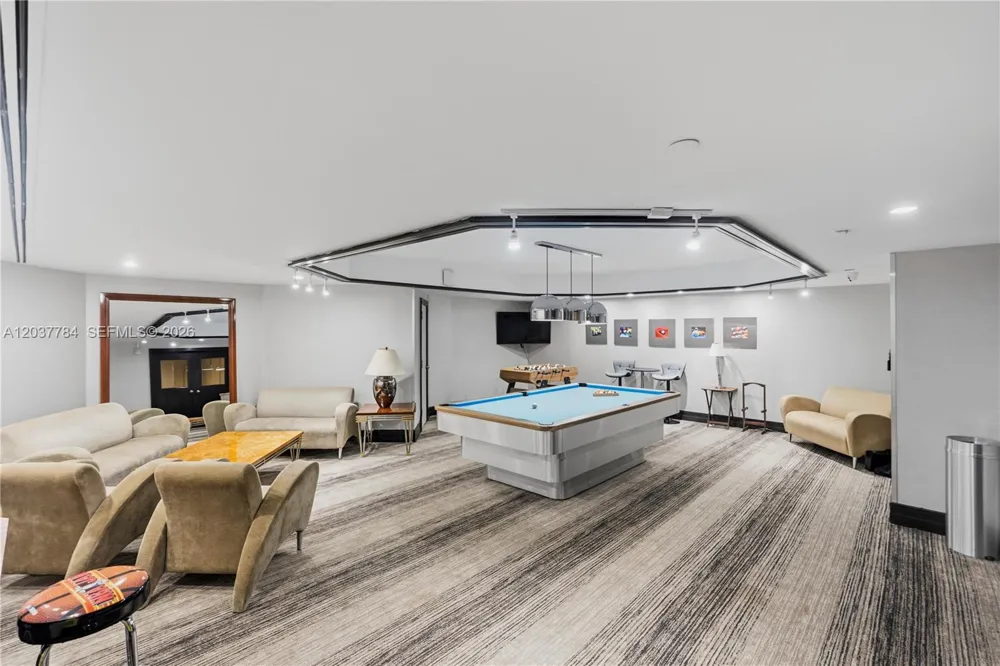 20191 E Country Club Dr #803 Aventura, FL 33180