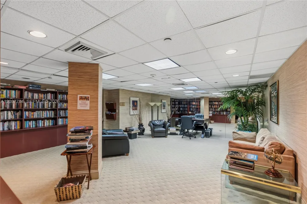 20191 E Country Club Dr #803 Aventura, FL 33180